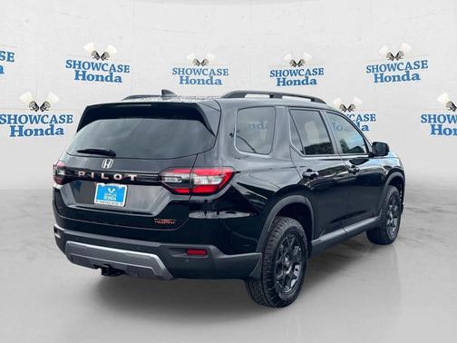 Crystal Black Pearl 2026 Honda Pilot TrailSport