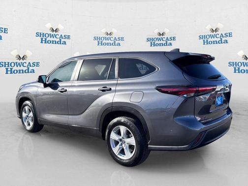 Magnetic Gray Metallic 2024 Toyota Highlander LE