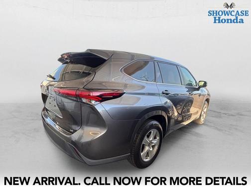 Magnetic Gray Metallic 2024 Toyota Highlander LE