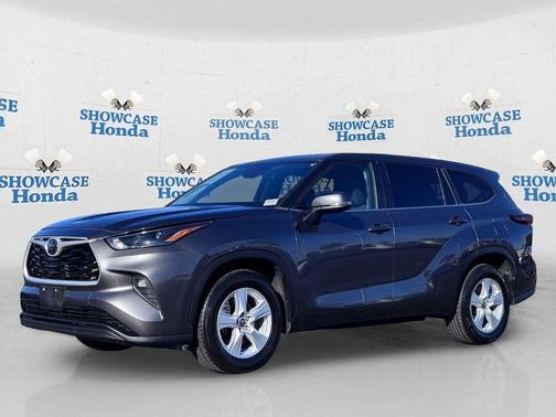Magnetic Gray Metallic 2024 Toyota Highlander LE