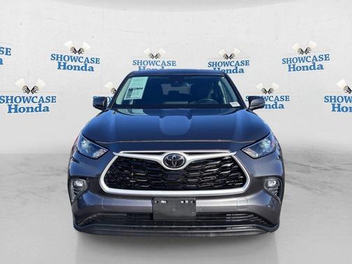 Magnetic Gray Metallic 2024 Toyota Highlander LE
