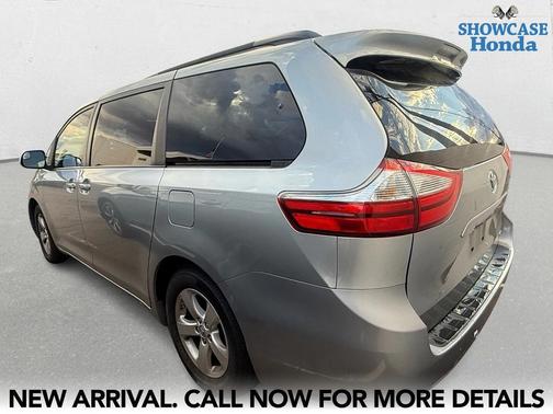 2017 Toyota Sienna 