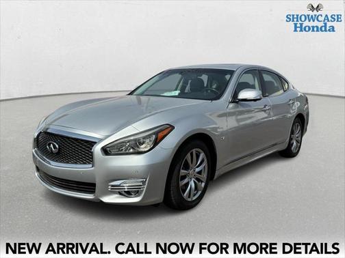 2017 INFINITI Q70 3.7