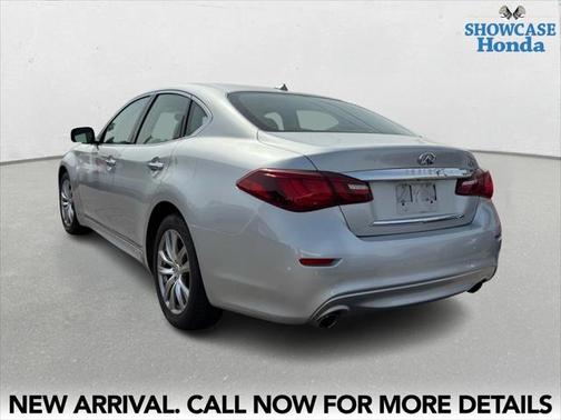 2017 INFINITI Q70 3.7