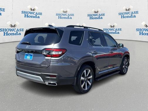2023 Honda Pilot Touring 8-Passenger