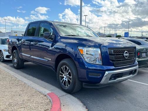 2023 Nissan Titan SV