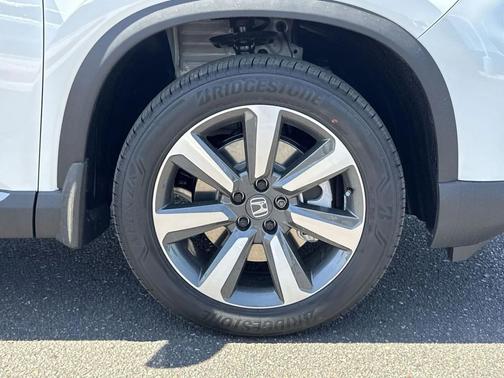 2025 Honda Pilot Touring 8-Passenger