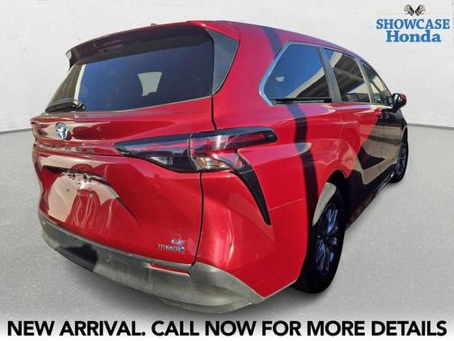 2024 Toyota Sienna LE