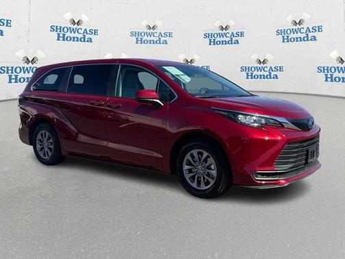 2024 Toyota Sienna LE