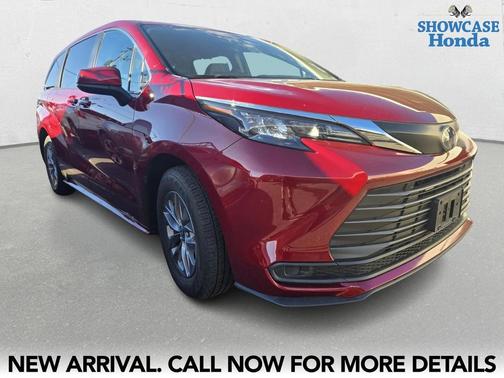 2024 Toyota Sienna LE