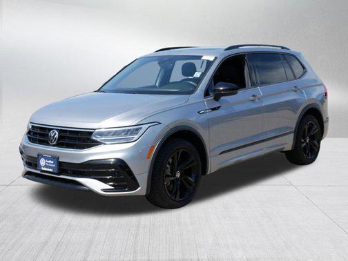 Pyrite Silver Metallic 2023 Volkswagen Tiguan 2.0T SE R-Line Black 4MOTION