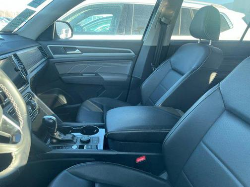 2023 Volkswagen Atlas 2.0T SE w/Technology 4MOTION