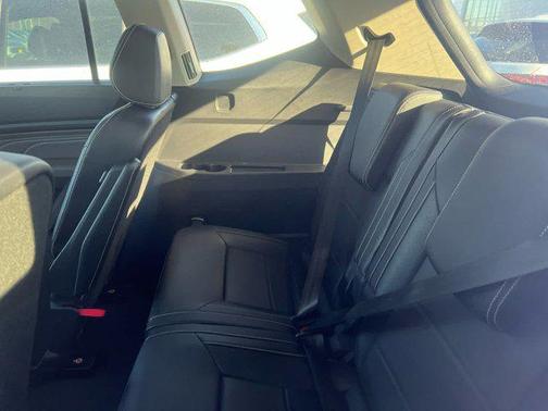 2023 Volkswagen Atlas 2.0T SE w/Technology 4MOTION