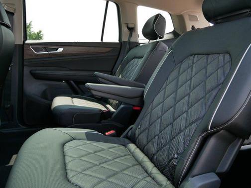 2025 Volkswagen Atlas 2.0T SEL Premium R-Line 4MOTION