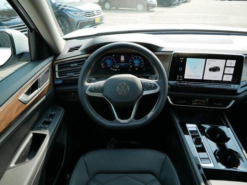 2025 Volkswagen Atlas 2.0T SE w/Technology 4MOTION