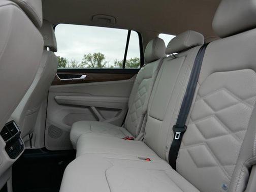 2026 Volkswagen Atlas 2.0T SE w/Technology 4MOTION