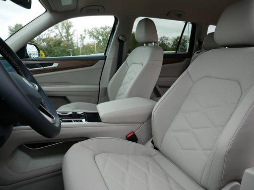 2026 Volkswagen Atlas 2.0T SE w/Technology 4MOTION