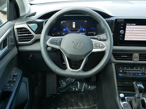 2025 Volkswagen Taos 1.5T SE Black