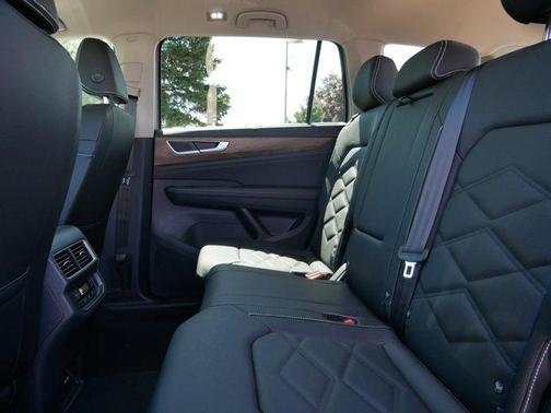 Silver Mist Metallic 2026 Volkswagen Atlas 2.0T SE w/Technology 4MOTION