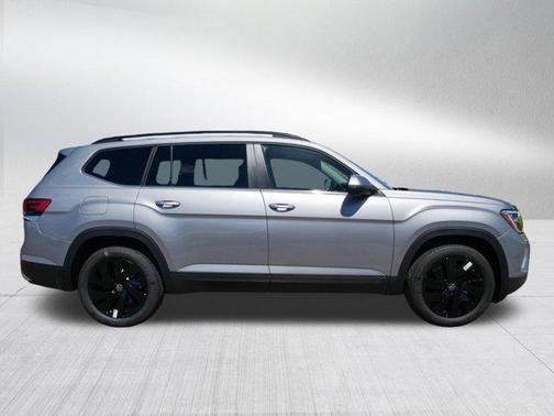 Silver Mist Metallic 2026 Volkswagen Atlas 2.0T SE w/Technology 4MOTION