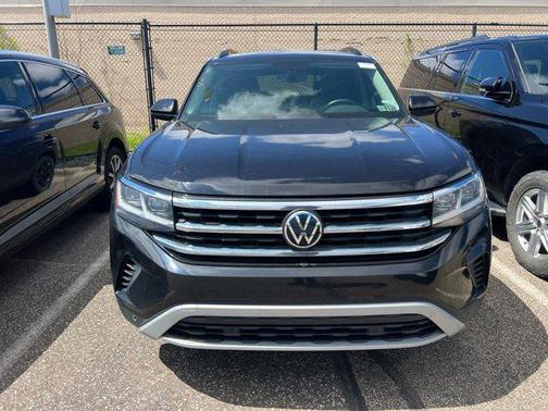 Deep Black Pearl 2021 Volkswagen Atlas 3.6L SE w/Technology