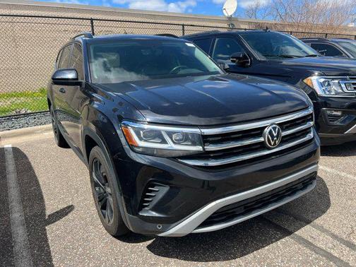 Deep Black Pearl 2021 Volkswagen Atlas 3.6L SE w/Technology