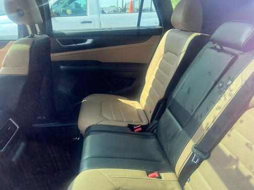 Pure Gray 2024 Volkswagen Atlas Cross Sport 2.0T SEL