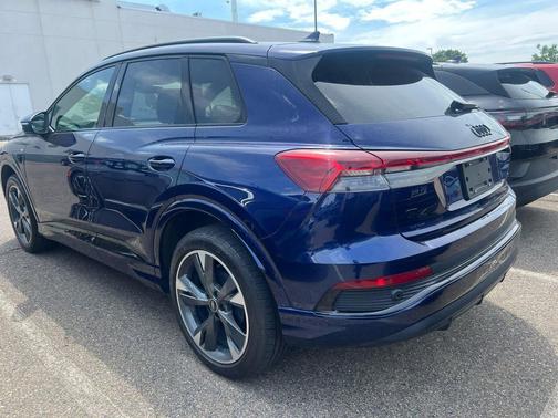 Navarra Blue Metallic 2023 Audi Q4 e-tron Premium 50 quattro