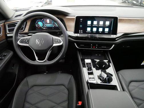 2025 Volkswagen Atlas 2.0T SE w/Technology 4MOTION