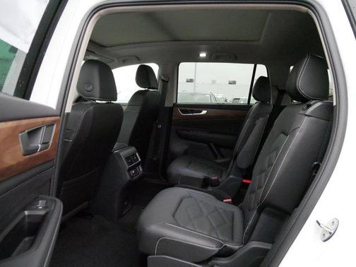 2025 Volkswagen Atlas 2.0T SE w/Technology 4MOTION