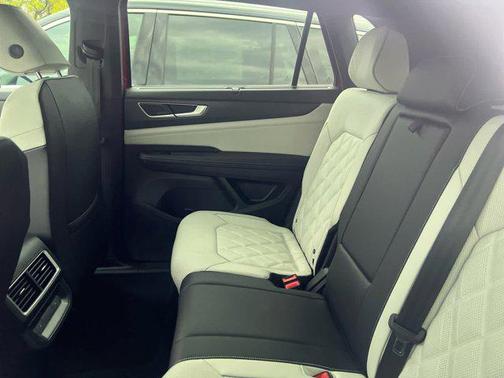 2025 Volkswagen Atlas Cross Sport 2.0T SEL Premium