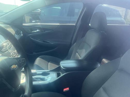 Silver Ice Metallic 2017 Chevrolet Malibu 1LT