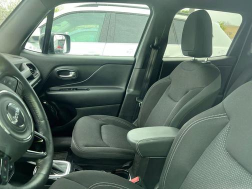 Sting-Gray Clearcoat 2022 Jeep Renegade Altitude