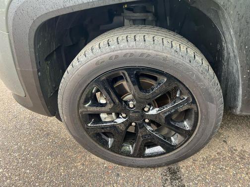 Sting-Gray Clearcoat 2022 Jeep Renegade Altitude