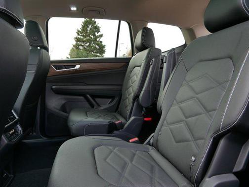 2026 Volkswagen Atlas 2.0T SE w/Technology 4MOTION