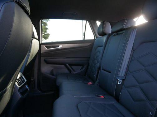 2025 Volkswagen Atlas Cross Sport 2.0T SE