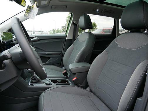 2025 Volkswagen Taos 1.5T SE Black