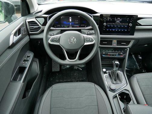 2025 Volkswagen Taos 1.5T SE Black