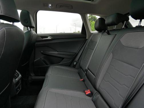 2025 Volkswagen Taos 1.5T SE Black