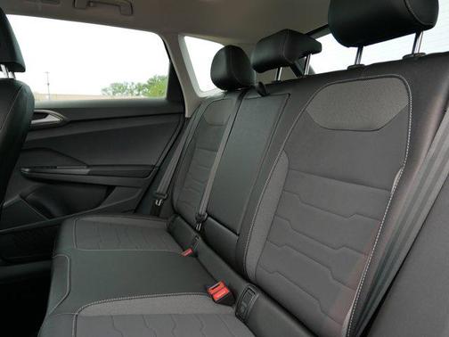 2025 Volkswagen Taos 1.5T SE Black
