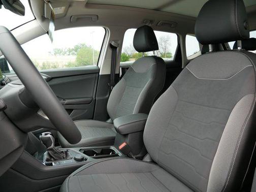 2025 Volkswagen Taos 1.5T SE Black