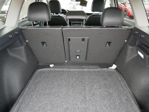 2025 Volkswagen Taos 1.5T SE Black