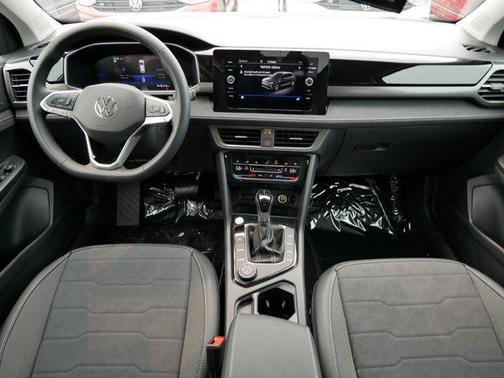 2025 Volkswagen Taos 1.5T SE Black