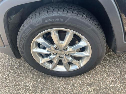 Brilliant Black Crystal Pearlcoat 2014 Jeep Cherokee Limited