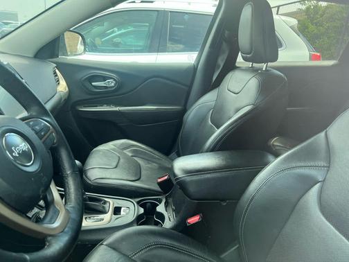 Brilliant Black Crystal Pearlcoat 2014 Jeep Cherokee Limited