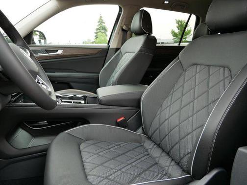 2025 Volkswagen Atlas 2.0T SEL Premium R-Line 4MOTION