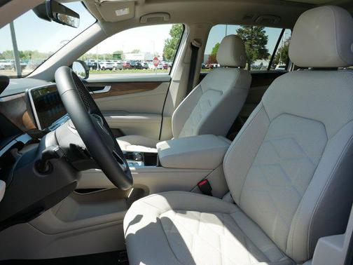 2025 Volkswagen Atlas 2.0T SE w/Technology 4MOTION