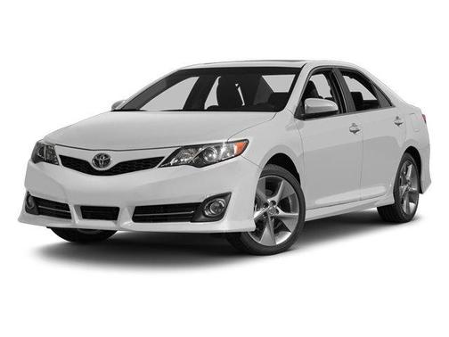 Super White 2014 Toyota Camry SE Sport