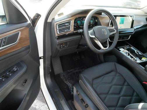 2025 Volkswagen Atlas 2.0T SE w/Technology 4MOTION