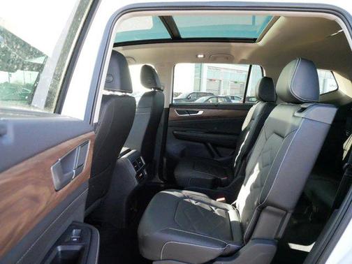 2025 Volkswagen Atlas 2.0T SE w/Technology 4MOTION